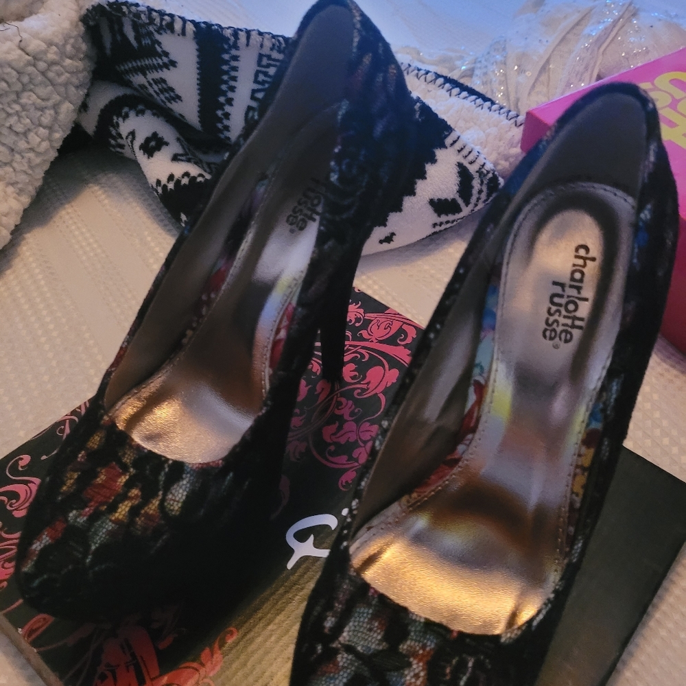 Shoe